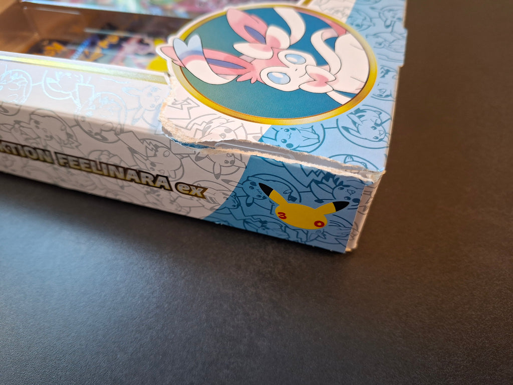 Pokémon 30 Jahre Kollektion Feelinara-ex - VERPACKUNGSRISS (DE)